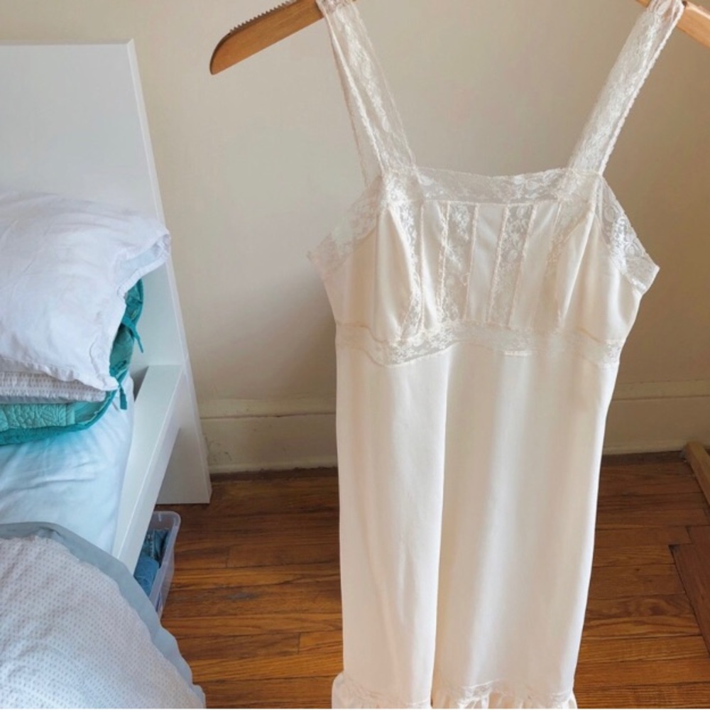 Kickerknick Vintage Lace Trim White Chemise